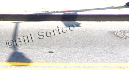 shadow-of-lamp-post
